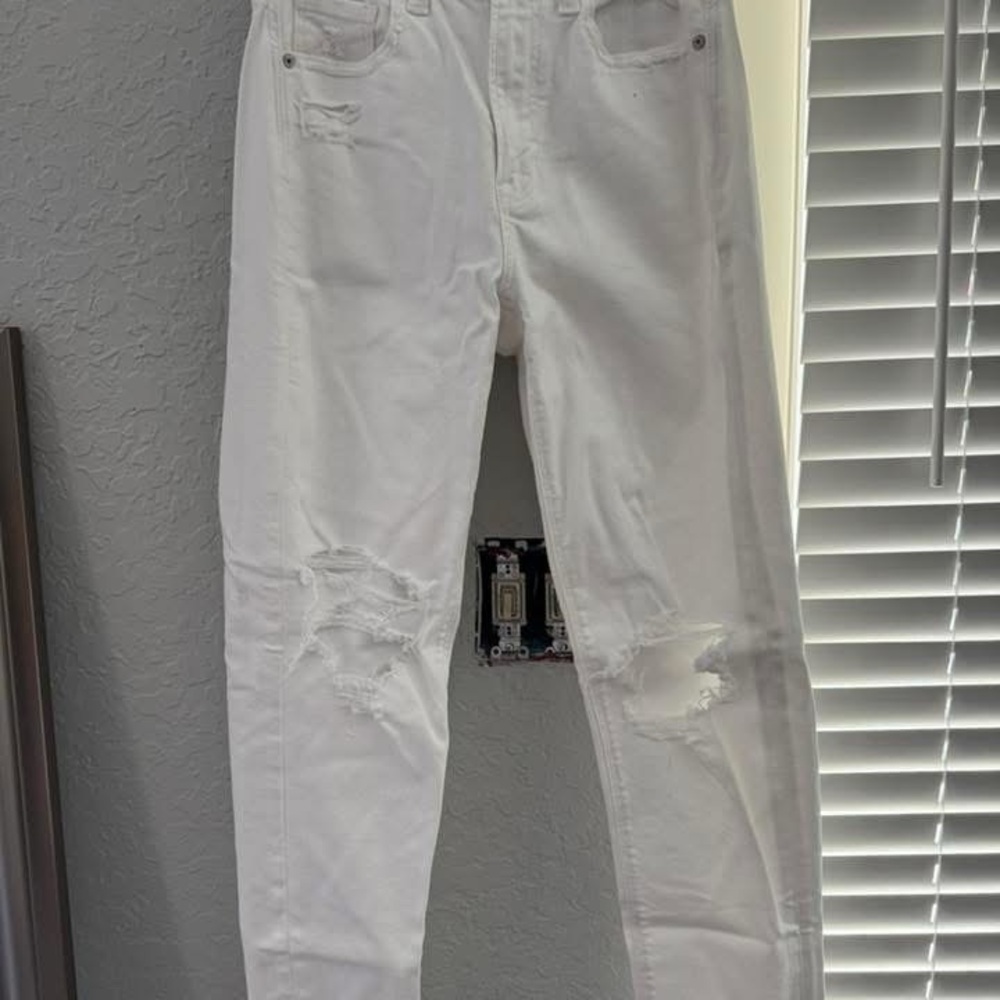 American Eagle White Distressed Jeans